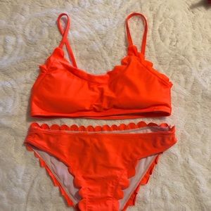 Boutique Bikini w liner cups.